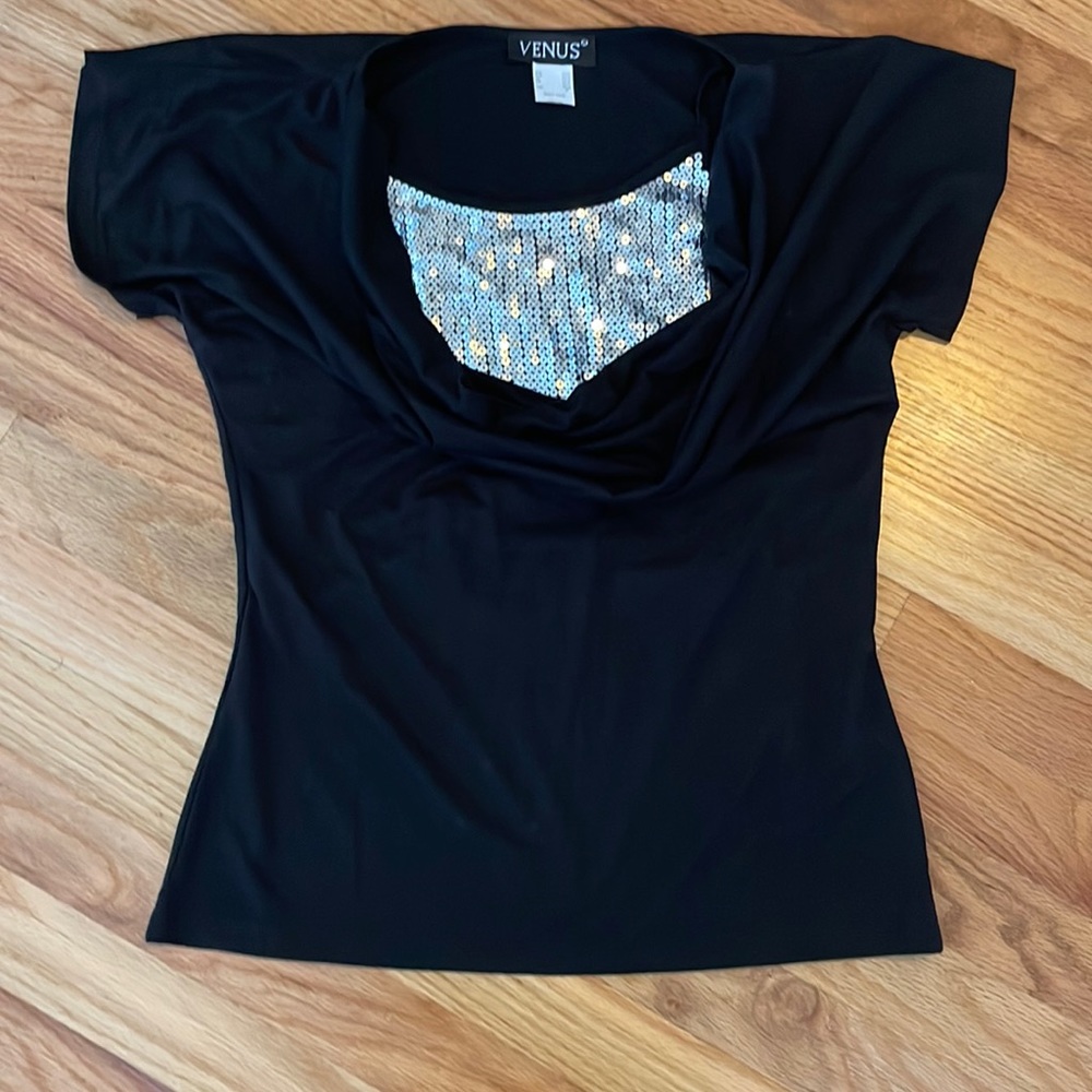 Pretty dressy short sleeve top. Black with silver women’s size medium. Venus.